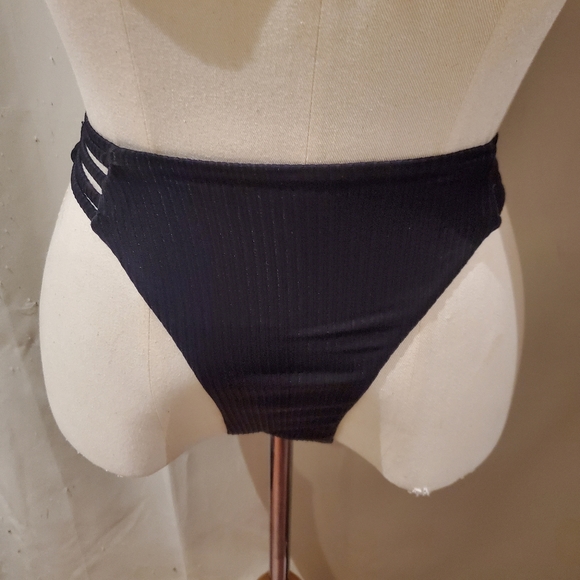 Like new black cut-out ribbed bikini high-waisted - Picture 3 of 10